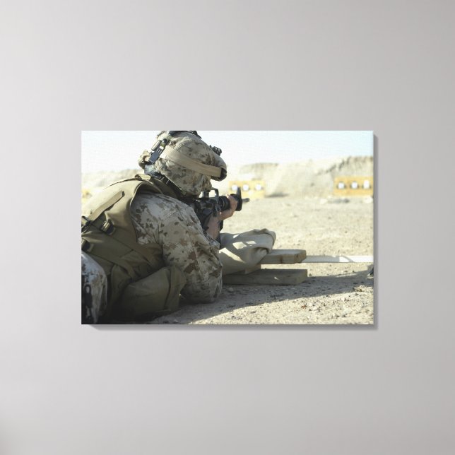 Toile Un Marine lance un fusil de service M16A2 (Recto)
