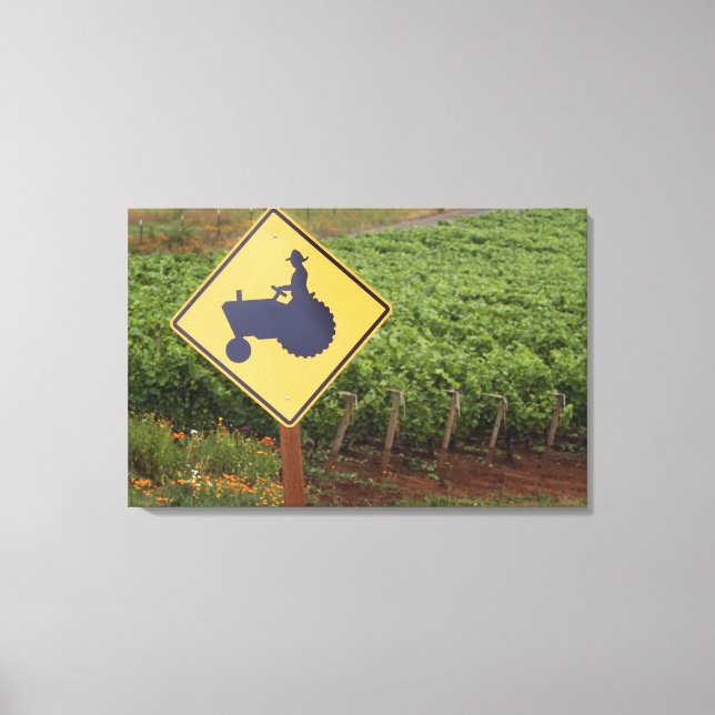 Toile Un panneau de signalisation de tracteur jaune trav (Recto)