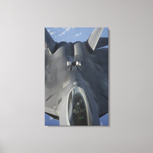 Toile Un Raptor F-22 se met en position pour recevoir f (Recto)