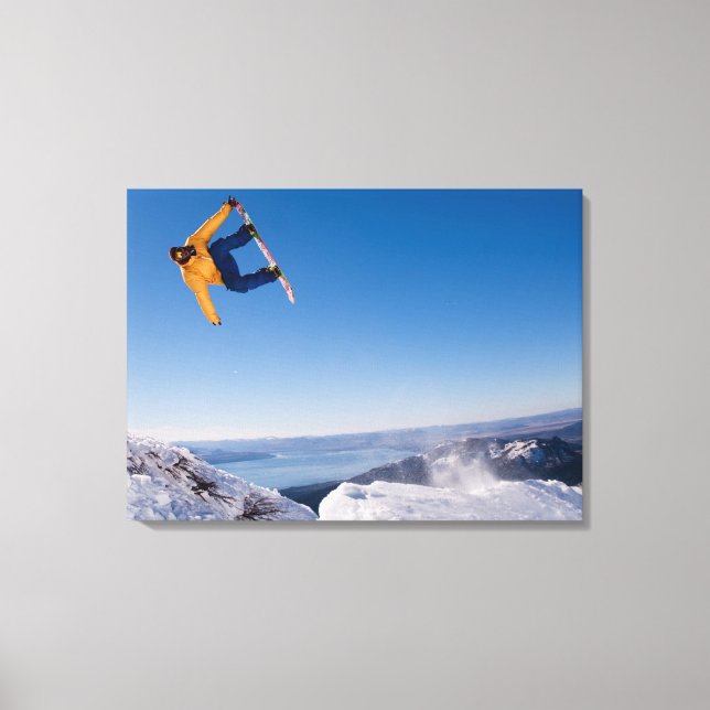 Toile Un snowboardeur saute en Argentine (Recto)