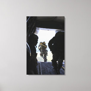 Toile Un soldat exécute un saut de statique-line