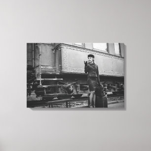 Toile Une femme rétro vintage à la gare