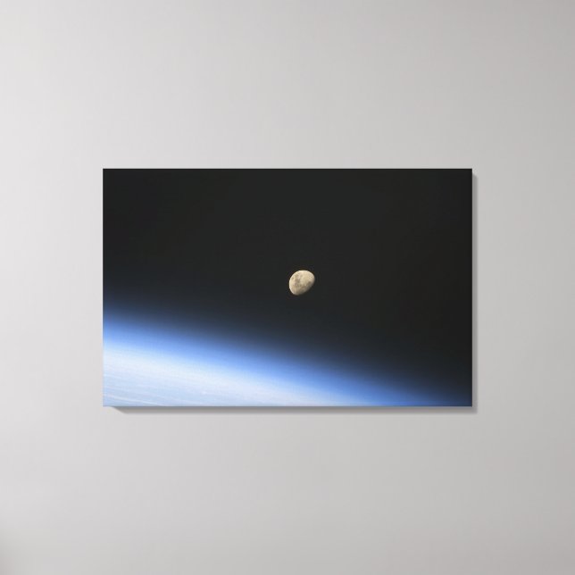 Toile Une lune géante visible au-dessus de l'atmosphère  (Recto)