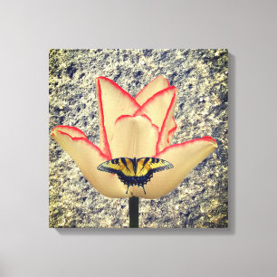 Toile Une tulipe et un papillon