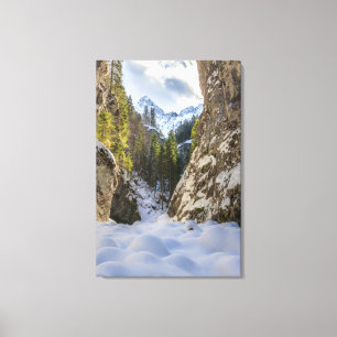 Toile Vallée et montagnes d'hiver et de printemps
