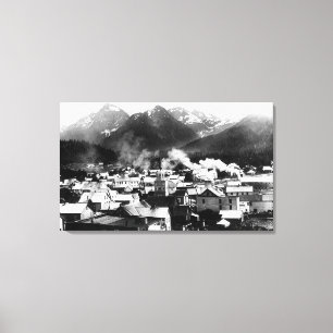 Toile Vue de la ville de Sitka, Alaska avec Pyramide