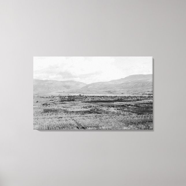 Toile Wenatchee, WA Town View et Orchard Photographie (Recto)