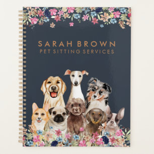 Toiletteuse de chiens mignons marron marine petite