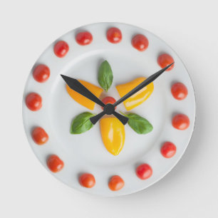 Tomate, poivre et horloge murale de Basil