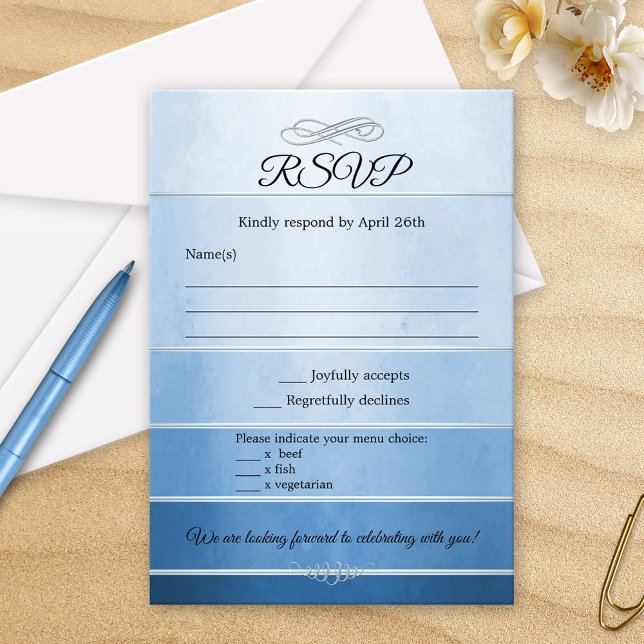 Ton Bleu rayé sur ton Mariage Carte RSVP (RSVP card featuring a watercolor effect blue striped tone on tone design with a silver lining)