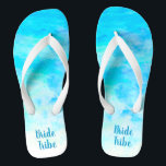 Tongs Aqua Blue Gradient Simple Monogramme Nom Flip Flop<br><div class="desc">Cette élégante paire de tongs bleu aqua dégradé est un cadeau mémorable pour les membres de la fête de mariage : mariée, demoiselle d'honneur, mère de la mariée, femme d'honneur... Ils ajouteront une dose élégante de glamour à votre jour de mariage, de fête de bachelorette ou autre célébration. customisez-le avec...</div>