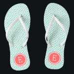 Tongs Aqua et Corail Grec Monogramme clé<br><div class="desc">Sandales à tongs imprimées personnalisées avec un motif à clé grecque moderne élégant et votre monogramme ou autre texte personnalisé dans un cadre circulaire. Cliquez sur Customiser pour modifier les polices de texte et les couleurs ou ajouter vos propres images pour créer un design unique et unique !</div>