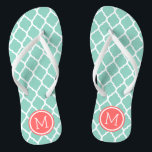 Tongs Aqua et Coral Maroc Quatrefoil Monogramme<br><div class="desc">Sandales à tongs imprimées sur mesure avec un motif chic marocain en quatrefoil et votre monogramme personnalisé ou autre texte dans un cadre circulaire. Cliquez sur Customiser pour modifier les polices de texte et les couleurs ou ajouter vos propres images pour créer un design unique et unique !</div>