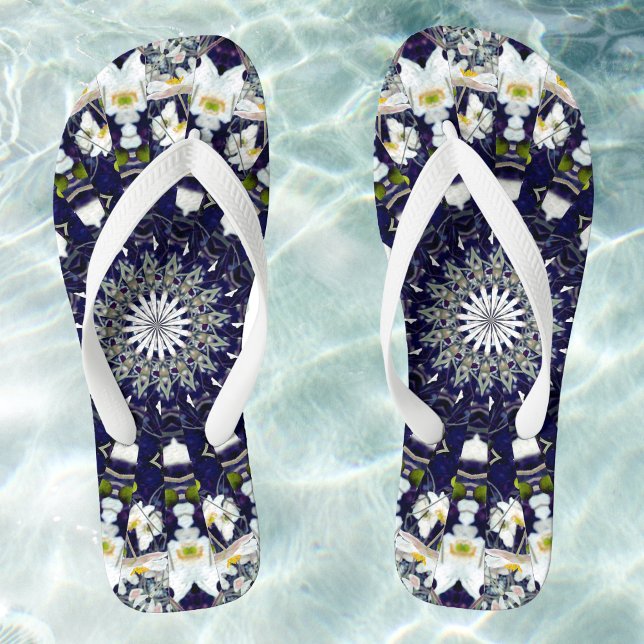 Tongs Blue White Floral Mandala Pattern Flip Flops (Créateur téléchargé)