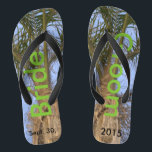 Tongs Bride Salle Palm Trees Ciel bleu<br><div class="desc">Palmiers cool avec un joli ciel bleu Unisex tongs avec mariée et groom écrit dans un joli texte vert sur les deux tongs, et Date du mariage en texte noir. Ressentez votre unité à chaque pas que vous faites. Laisser travailler sur chaque tongs comme est Bride et Groom, modifier pour...</div>