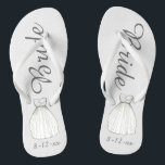 Tongs BRIDE White Princesse Mariage robe Gown Flip Flops<br><div class="desc">Les tongs présentent une illustration originale d'une jolie robe mariage blanche, avec BRIDE dans une police amusante. Grand petit cadeau pour la mariée ! Personnalisez simplement la date de votre événement. Coordonner les conceptions disponibles pour les autres membres du parti nuptial. Designer est disponible pour créer et télécharger des designs...</div>
