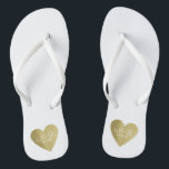 Tongs célébration de l'amour de mariage coeur d'or perso<br><div class="desc">Pour un couple marié,  un design romantique avec ses initiales (M.   Mme) dans un faux coeur d'or graphique sur blanc...  pour apporter confort et facilité à tous vos événements de planification mariages...  parfait à porter avant et après le mariage.</div>