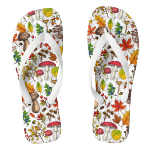 Tongs Champignons d'automne, feuilles, noix et baies sur
