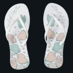 Tongs CHAUSSURES mariages | Coquillages modernes Corail<br><div class="desc">Jolie conception corallienne et coquillage turquoise. Calligraphie manuscrite qui dit bonne d'honneur - parfait pour la servante d'honneur à porter sur la plage pour la cérémonie de mariage de sa bestie. Conception créée pour TheBarefootBride™ par © WhimsicalArtwork™. Il fait partie d'une collection de papeterie mariage avec accessoires mariages assortis également...</div>