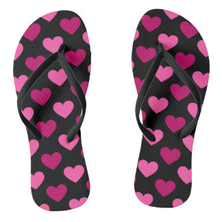 Tongs Coeurs romantiques roses sur motif noir