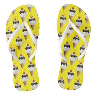 Tongs cônes de crème glacée avec arroses