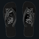 Tongs Couleur solide Noir M & Mme le Mariage Memento<br><div class="desc">Une couleur audacieuse avec des polices chic fait une déclaration pour une fête de réception ou d'anniversaire. Les éléments sont plus faciles à customiser lorsque vous remplacez tout le texte et les photos en premier. Si votre art doit encore être ajusté, cliquez sur le bouton Personnaliser. Cela vous mènera à...</div>