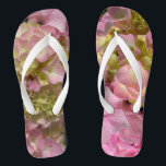 Tongs Crème rose Hydrangeas jaune rose vert floral<br><div class="desc">Joli classique classique romantique rose et jaune Hydrangeas. Photo de H Cooper</div>
