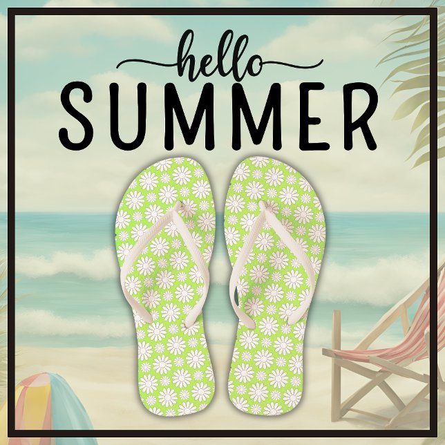 Tongs Cute Floral Daisy Motif Été vert et blanc (Say Hello Summer with these cute floral daisy pattern light green and white flip flops.)