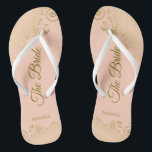 Tongs Dentelle d'or sur le corail Pêcher La mariée Maria<br><div class="desc">Dansez la nuit avec ces belles tongs mariages. Conçus pour la mariée, ils présentent un design simple mais élégant avec des scripts de couleur or en lettrage sur un arrière - plan couleur orange clair ou corail pêche et des boucles et tourbillons en dentelle dorée fantaisie. Belle façon de rester...</div>