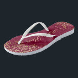 Tongs Dentelle d'or sur le Maroon de Bourgogne Maid of H<br><div class="desc">Ces belles tongs mariages sont une excellente façon de remercier et de reconnaître votre bonne d'honneur tout en lui épargnant les pieds en même temps. Il présente un design élégant avec des garnitures en dentelle dorée sur un arrière - plan bordeaux, marron ou vin rouge et des lettres de script...</div>
