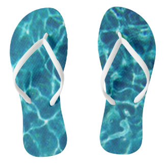 Tongs Eau de la piscine bleue