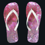 Tongs Elégant flores rose douce hydrangée rose rose<br><div class="desc">Entrez dans un monde de romantisme intemporel avec notre collection de fleurs roses, où les nuances de bleu et de rose se mêlent aux nuances d'ivoire, créant une vision d'élégance pure. Au milieu de cette palette enchanteresse, fleurissent des hydrangées roses douces, leurs pétales délicats qui murmurent des contes d'amour et...</div>