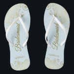 Tongs Élégant Mariage Bridesmaid bleu clair et doré<br><div class="desc">Ces tongs de mariage élégants sont une excellente façon de remercier et de reconnaître vos demoiselles d'honneur, tout en donnant à leurs pieds un repos après une longue journée. La belle conception présente un design élégant avec des frilles dorées en dentelle sur un arrière - plan bleu clair en poudre...</div>