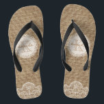 Tongs Élégant Shabby Rustique Burlap Lace Mariage Monogr<br><div class="desc">Ce joli "Stylish Shabby Rustic Burlap Lace Mariage Monogram Stylish Unique Designed" Flip Flop est définitivement un cadeau cool pour vous ou vos amis dans cette saison d'été. (Vous pouvez ajouter du texte,  un monogramme ou un nom à cette conception en cliquant sur le bouton Customiser)</div>