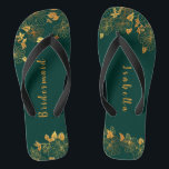 Tongs Élégante Bridesmaid Emerald Green & Gold Foliage<br><div class="desc">Ces élégantes tongs de feuillage vert émeraude et doré de demoiselle d'honneur présentent un feuillage doré motif et une typographie moderne sur arrière - plan vert foncé intemporel. C'est un beau cadeau pour votre fête de mariée. Affichez la collection sur cette page pour rechercher les éléments correspondants. customisez-le avec vos...</div>