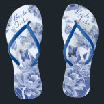 Tongs Elégante Fleurs Bleues Mariage Mariée Tribe Cadeau<br><div class="desc">Le design présente une délicieuse gamme de fleurs de lotus et de papillons, rendus dans un jeu de couleurs bleu et blanc qui évoque l'élégante beauté de la chinoiserie chic, qui rappelle la classique motif de saule bleu. Ajoutez votre texte pour facilement faire vos propres cadeaux beaux et mémorables pour...</div>