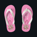 Tongs Enfants Fleur rose Gown Bouquet de mariage Roses<br><div class="desc">Les tongs présentent une illustration originale d'un joli bouquet mariage à billes rose, avec FLOWER GIRL dans une police amusante. Parfait pour la fête de mariée ! Designer est disponible pour créer et télécharger des designs personnalisés qui correspondent aux couleurs et aux thèmes de votre mariage. Cliquez sur "Demandez à...</div>