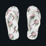 Tongs Enfants Rose Boutonniere Cercle Porteur Mariage Flip Flops<br><div class="desc">Présente une illustration originale d'une jolie fleur de boutonnière mariage rose rose, entourée d'une délicate respiration pour bébé. Parfait pour le porteur de bague ! Designer est disponible pour créer et télécharger des designs personnalisés qui correspondent aux couleurs et aux thèmes de votre mariage. Cliquez sur "Demandez à ce concepteur"...</div>