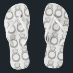 Tongs Épouse de Mariage Fiançailles de la ceinture de di<br><div class="desc">Présente une illustration originale d'un anneau de diamant étincelant. Parfait pour les fiançailles, mariages, douches nuptiales, soirées bachelorette et plus encore ! Designer est disponible pour créer et télécharger des designs personnalisés qui correspondent aux couleurs et aux thèmes de votre mariage. Cliquez sur "Demandez à ce concepteur" pour lancer le...</div>