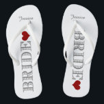 Tongs Épouse du coeur rouge<br><div class="desc">Fun,  coutume,  blanc et rouge mariage nuptiale tongs.</div>