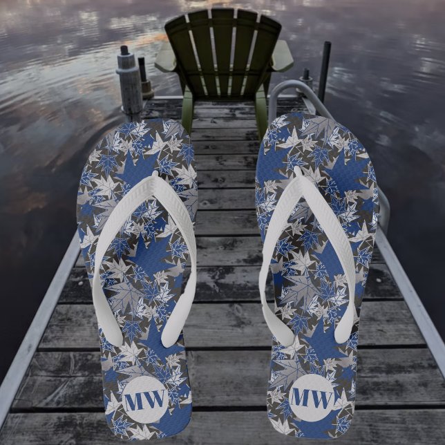 Tongs Feuilles d'érable bleues sur fond charbon (Créateur téléchargé)