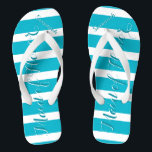 Tongs Fille d'honneur Aqua ou toute couleur<br><div class="desc">Motif Sea Blue Aqua Stripes - Changez dans n'importe quelle couleur en cliquant sur personnaliser. Et dis tout ce que tu veux. Faites-en un de ces flip flops qui ont VOTRE message sur eux. Parlez de la plage !</div>