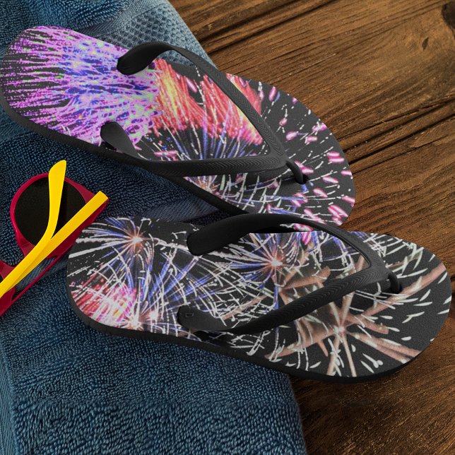 Tongs Fireworks, Patriotique, Adulte de vacances (Fireworks Display, Patriotic, Holiday Adult Flip Flops)