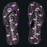 Tongs Flamant rose plage mariage flip flops pour demoise<br><div class="desc">Élégante tongs mariages flamands roses pour serveuses d'honneur. Couleur arrière - plan et bracelet personnalisées et personnalisées avec initiales de nom ou monogramme. Des sandales modernes, noires et roses, avec une typographie stylisée de calligraphie. Soirée pour le thème de la plage mariage, mariage, douche nuptiale, fiançailles, anniversaire, barbecue, bachelorette, bachelor,...</div>
