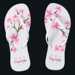 Tongs Fleurs de cerisiers roses Monogrammes<br><div class="desc">Belles fleurs de cerisiers ou de sakura doux design parfait pour le printemps,  l'été,  ainsi que pour la mariée,  demoiselles d'honneur,  mère de la mariée,  mère du marié,  femme d'honneur,  cadeaux de filles de fleurs,  et plus encore!</div>