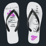 Tongs Flip Flops de mariée mariage Nom de la date person<br><div class="desc">Cette conception a été créée par art numérique. Elle peut être personnalisée en cliquant sur le bouton personnaliser et en modifiant la couleur, en ajoutant un nom, des initiales ou vos mots préférés. Contactez-moi à l'adresse colorflowcreations@gmail.com si vous souhaitez que ce design soit disponible sur un autre produit. Achetez ma...</div>