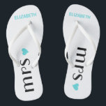Tongs Flops de Mme Flip Flops bleu | Mariage de mariées<br><div class="desc">Un joli ajout à votre plage de destination ou mariage au bord de la piscine! Dansez la nuit dans ces tongs confortables. Tongs blancs avec le mot "Mrs", un coeur bleu aqua et le nom des mariées personnalisé. Pour voir les tongs du marié assortis - S'il vous plaît visitez mon...</div>