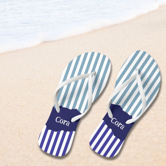 Tongs Fun Torn Stripes Nom en couche bleue (Fun Torn Stripes Blue Layered Name Flip Flops)