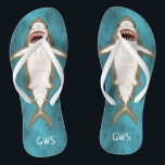 Tongs Grande attaque de requin blanc Funny Océan Monogra<br><div class="desc">Ces tongs personnalisées ont un requin dessiné à la main avec beaucoup de dents pointues,  nageant le long d'un arrière - plan bleu / vert mer de l'océan avec des bulles et les silhouettes de poissons essayant de s'échapper. Utilisez le modèle facile pour ajouter votre monogramme.</div>