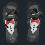 Tongs Groom Tuxedo Custom<br><div class="desc">Groom tuxedo tongs flops! Personnalisez et ajoutez les noms des mariés et des mariés. La date du mariage, aussi. Des tongs de mariée sont également disponibles.</div>